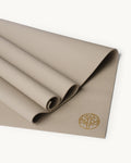 Neosava Lizard Pro Crème minimalist workout mat in soft beige, ideal for yoga practice, pilates sessions, stretching, meditation, and refined home fitness routines.