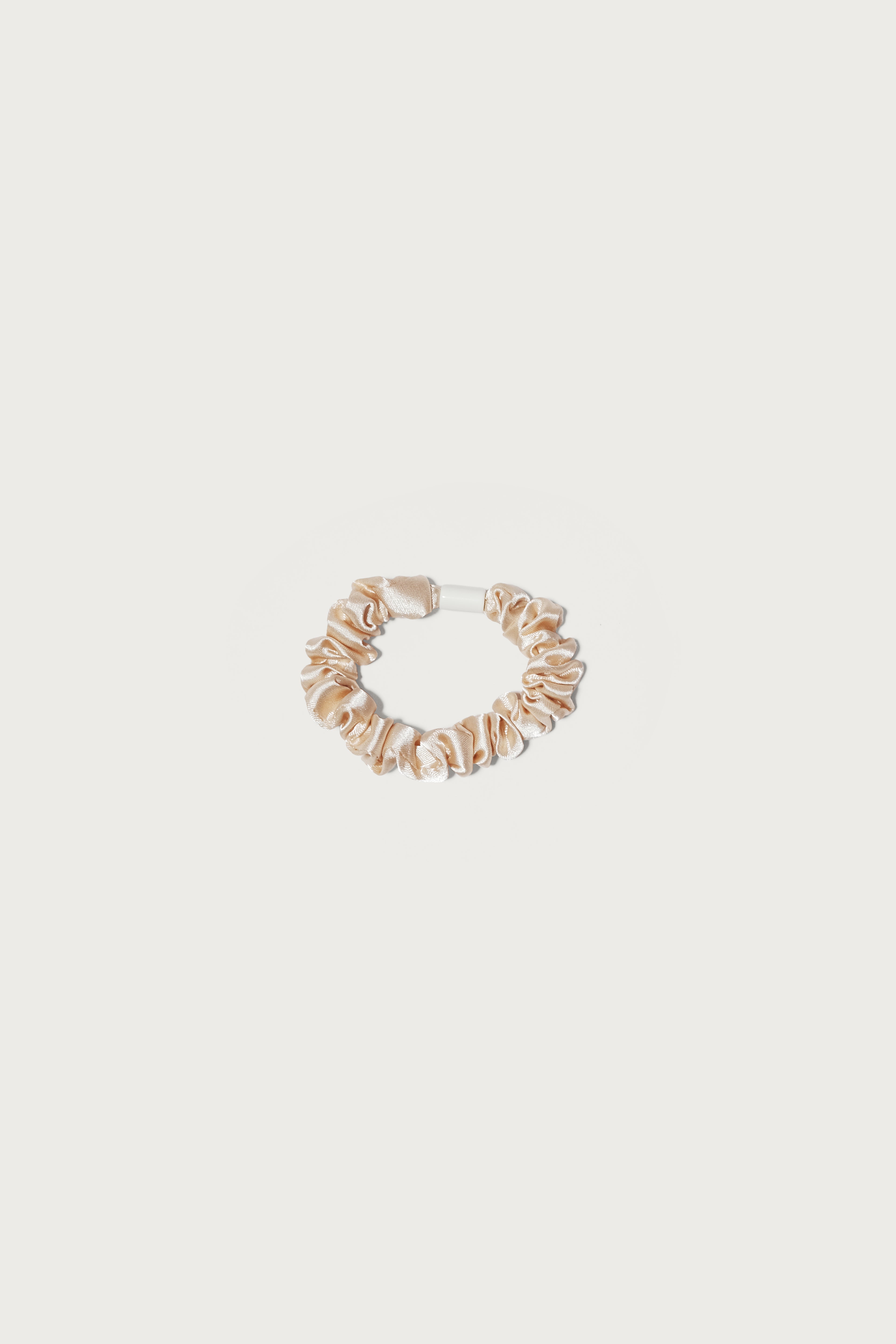 NEOSAVA Accessoire Cheveux elegant hair tie set in timeless neutral shades for polished ponytails, soft buns, workout hair, yoga sessions, pilates class, travel pouch, and daily wear.
