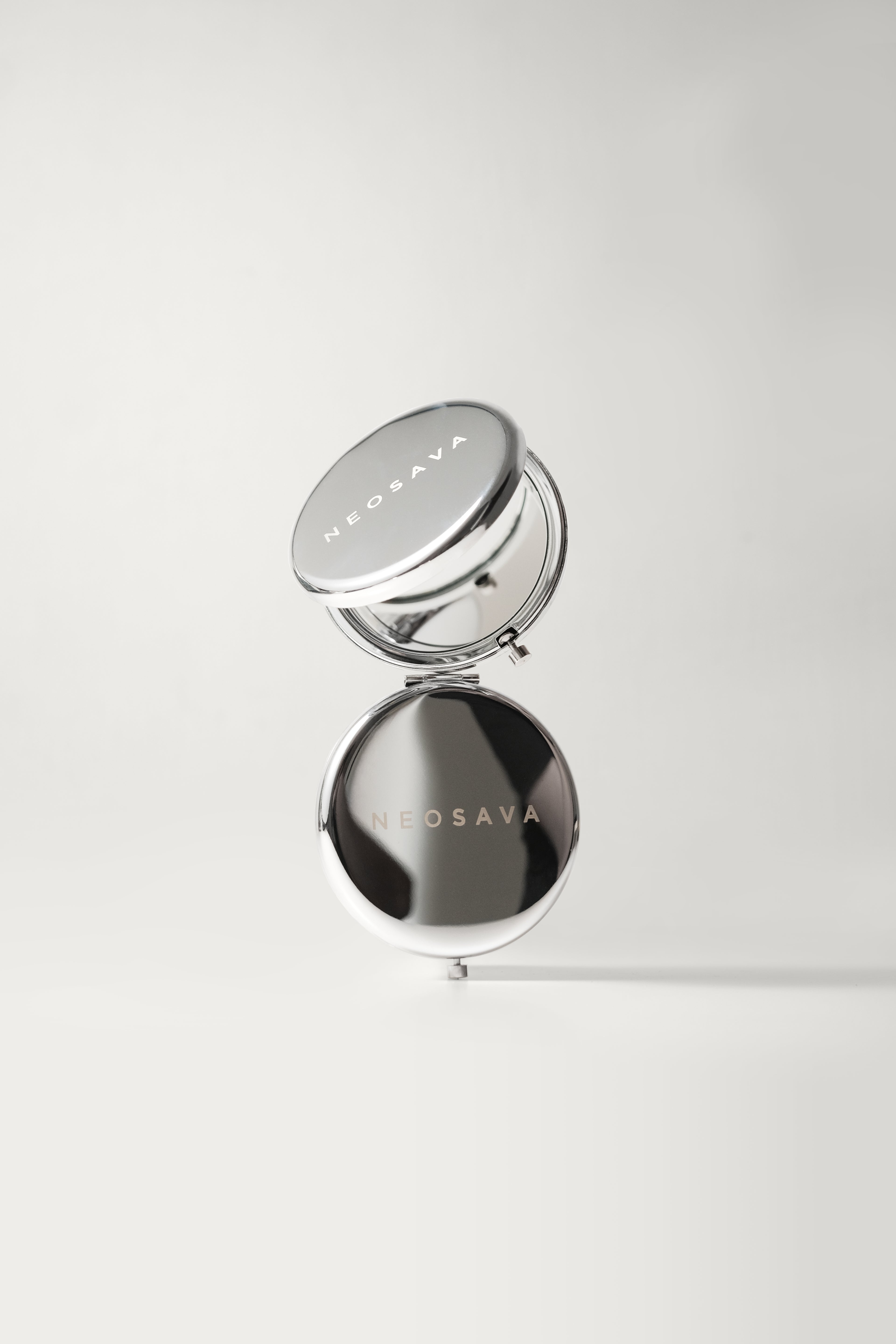 NEOSAVA Miroir de Poche Silver compact mirror duo with 1X clarity and 3X magnification for makeup touch-up, eyeliner, brows, lips, travel pouch, handbag, office essentials, and daily carry.