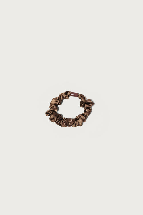 NEOSAVA neutral hair scrunchie set designed for effortless daily styling, ponytails, buns, half-up hairstyles, coffee runs, office days, casual outfits, travel, yoga, and pilates practice.