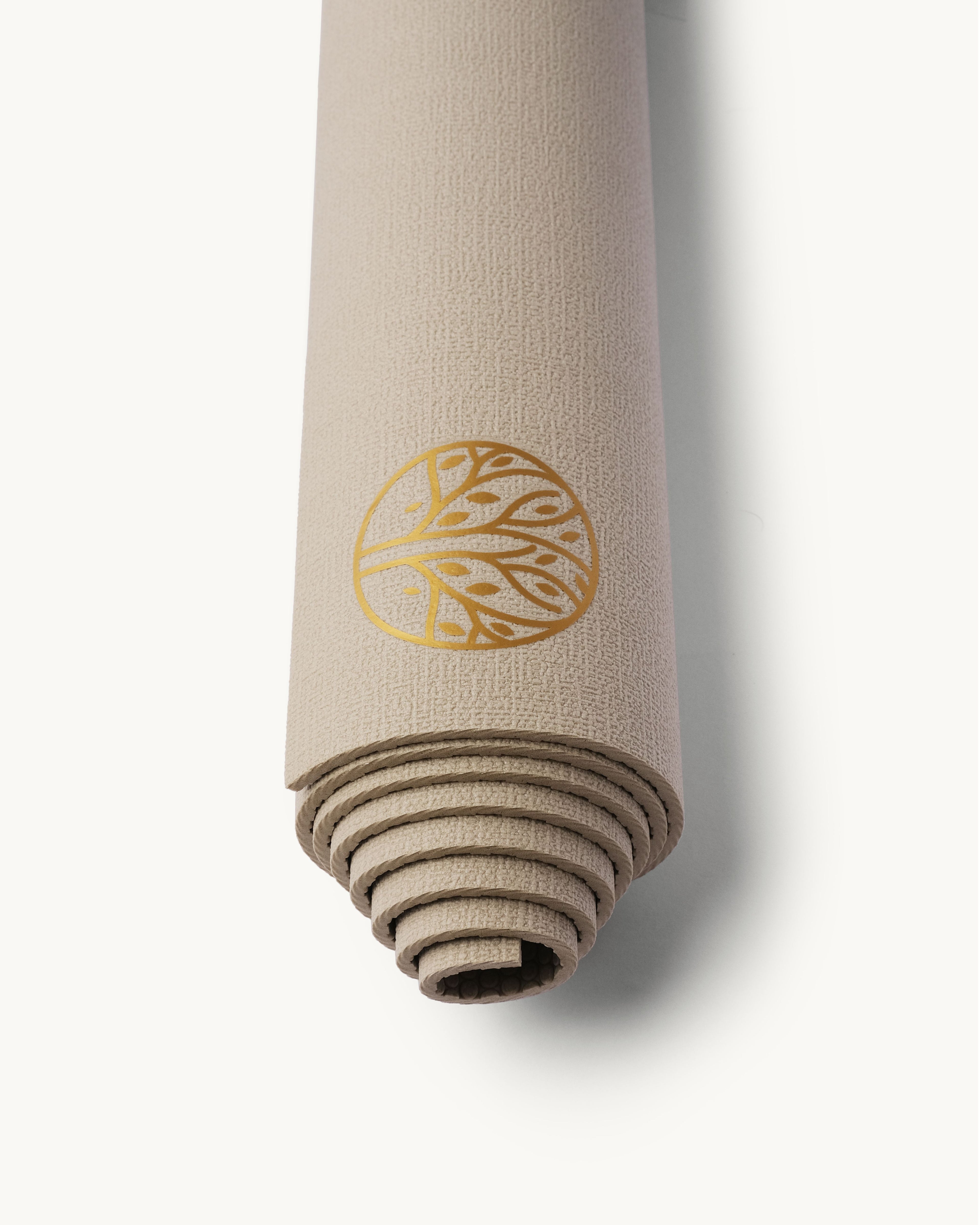 Neosava Lizard Pro Crème signature yoga mat with refined neutral tone, created for yoga, pilates, stretching, meditation, and daily wellness rituals.